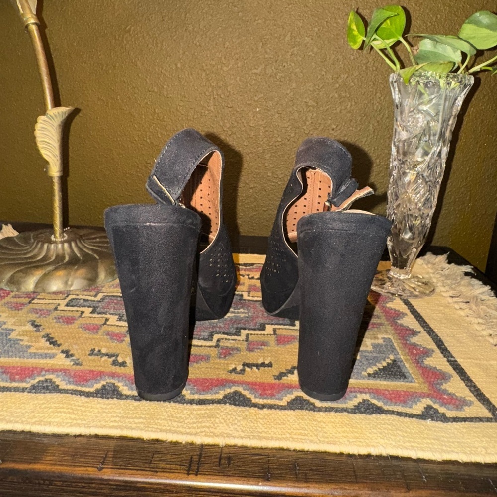 Slingback Heel - Picture 6 of 10
